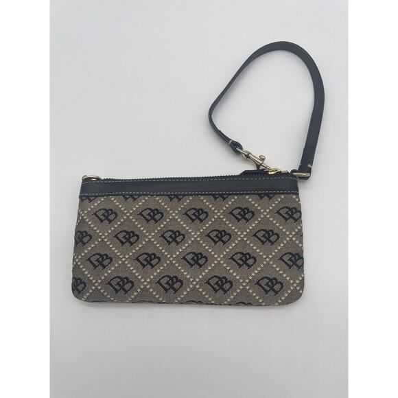Dooney & Bourke Handbags - VTG Dooney Bourke D&B logo Black Wristlet Wallet Quilted Concert Festival